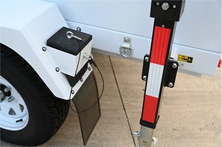 Rotate 360°LED Light With Mobile Solar Trailer